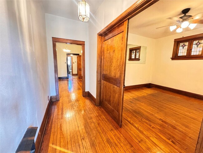 Foto del edificio - 4250 Michigan Ave