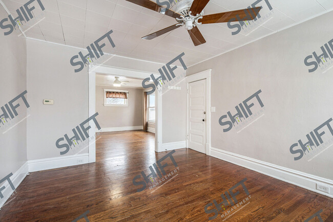 Foto del edificio - 1104 Jennette #2 - Cozy Upper unit!