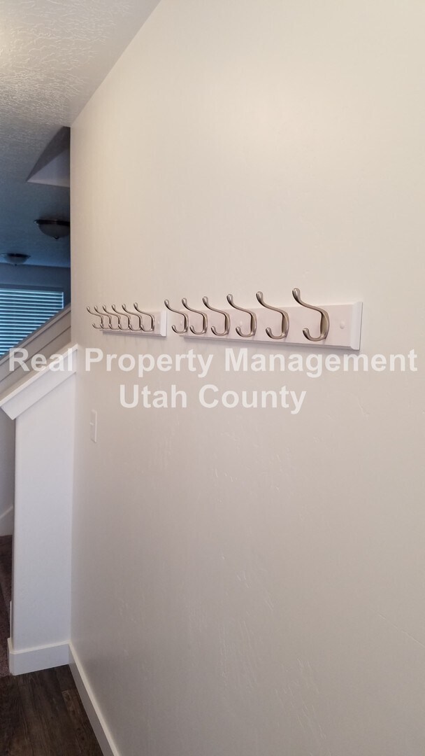 Building Photo - $500 off first months rent! Town home near...