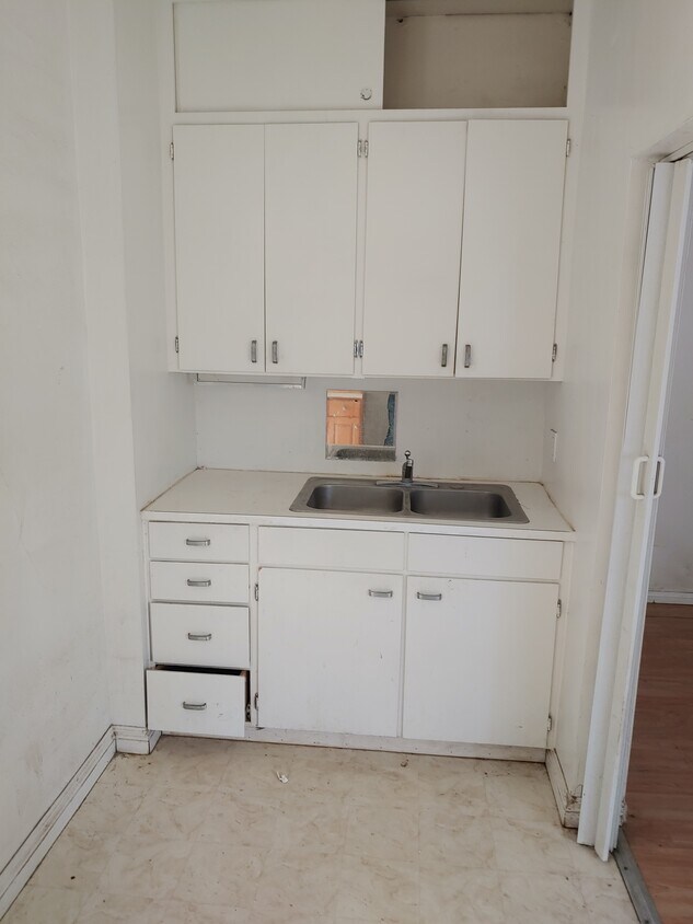Primary Photo - 1138 W 3rd St