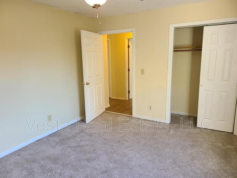 Building Photo - 607 Hillview Dr