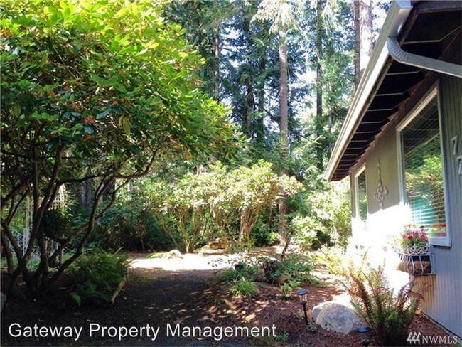 Building Photo - 770 E Beach Dr