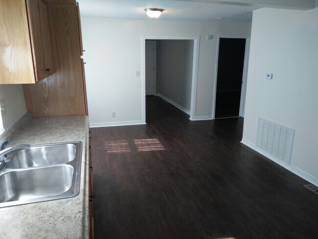 Building Photo - 1158 Kenton St