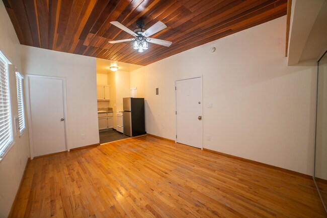 Foto del edificio - 16 Clubhouse Ave