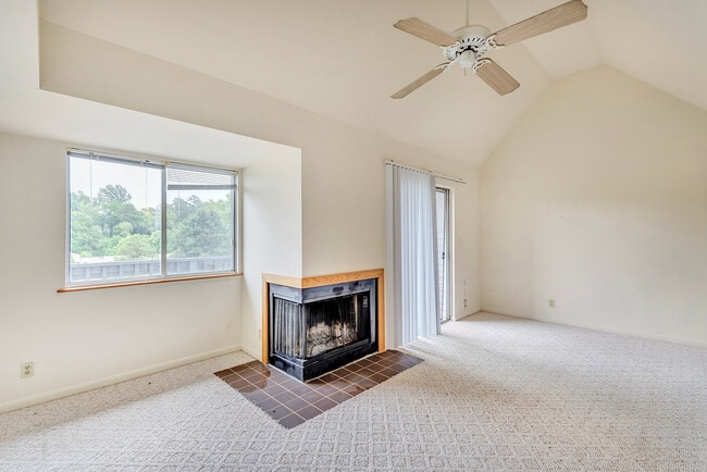 Building Photo - 1243 Cedars Ct