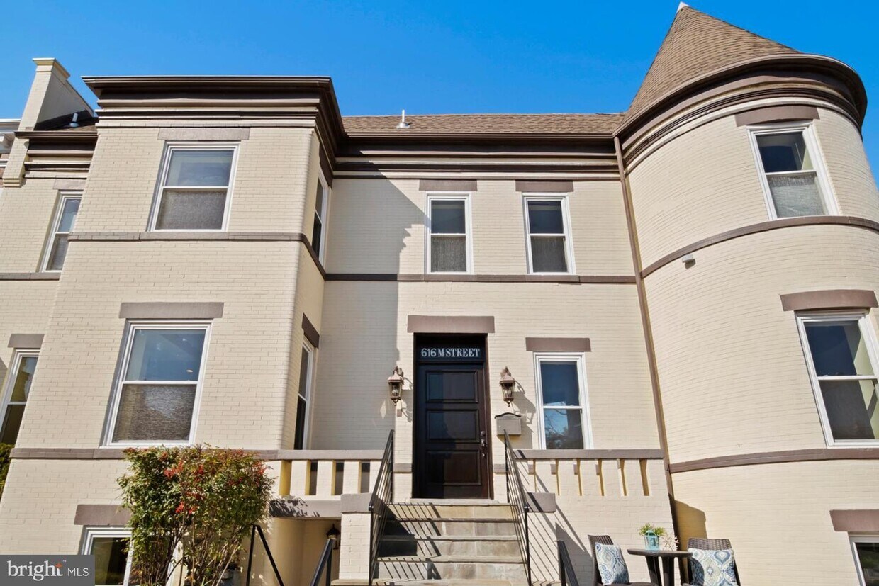 Front of building - 616 M St NE