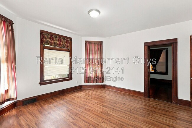 Foto del edificio - 584 Magnolia Ave E