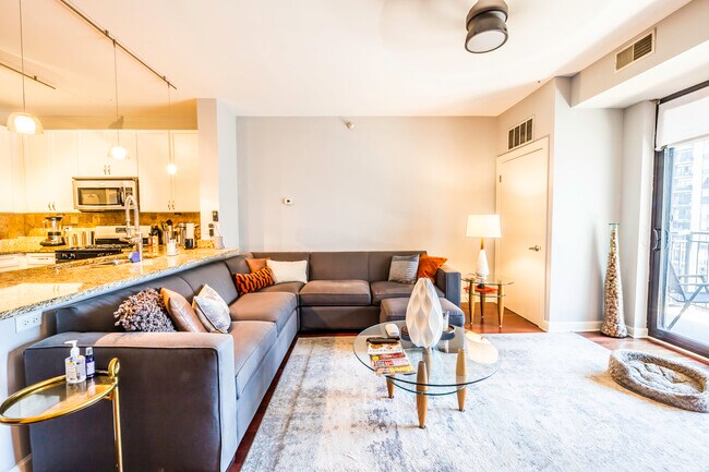 Foto del edificio - 451 W Huron St