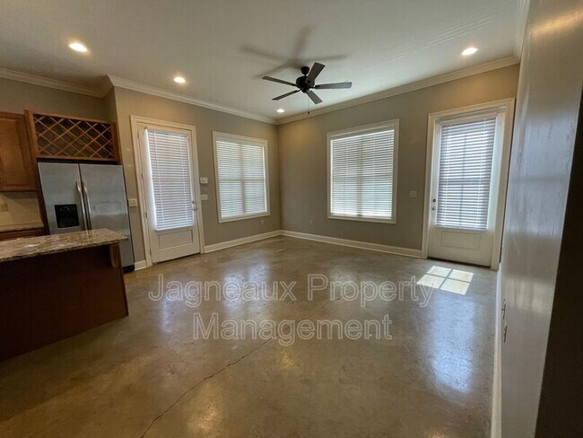 Foto del edificio - 107 Hargrave Dr