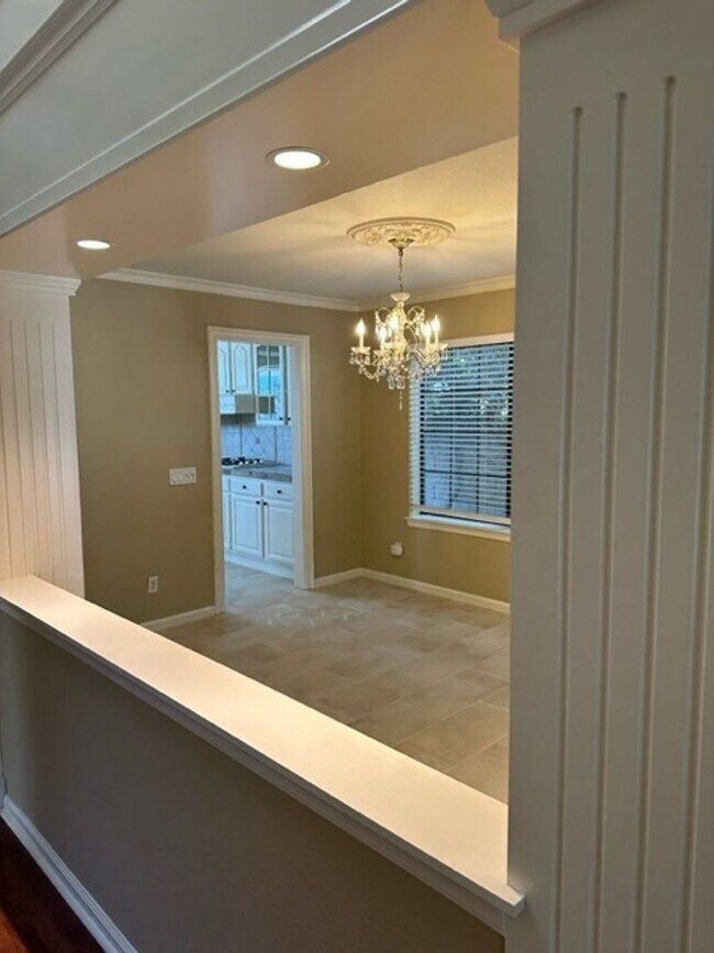 Building Photo - Beautiful home in Private community in Mis...