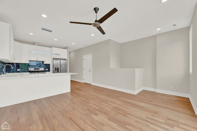 Building Photo - 4607 S St Lawrence Ave