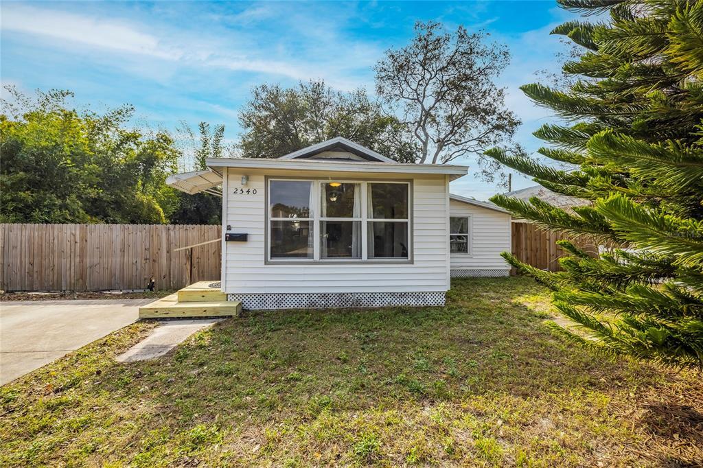 Foto principal - 2540 18th Ave N