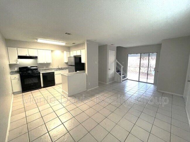 Building Photo - 1201 Southport Dr