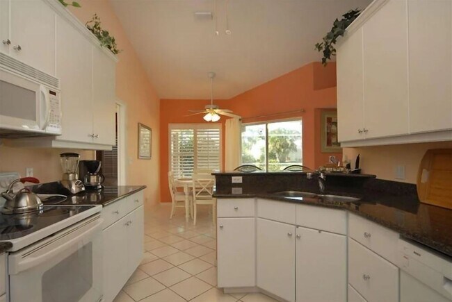 Foto del edificio - ***FURNISHED SEASONAL RENTAL***POOL HOME**...