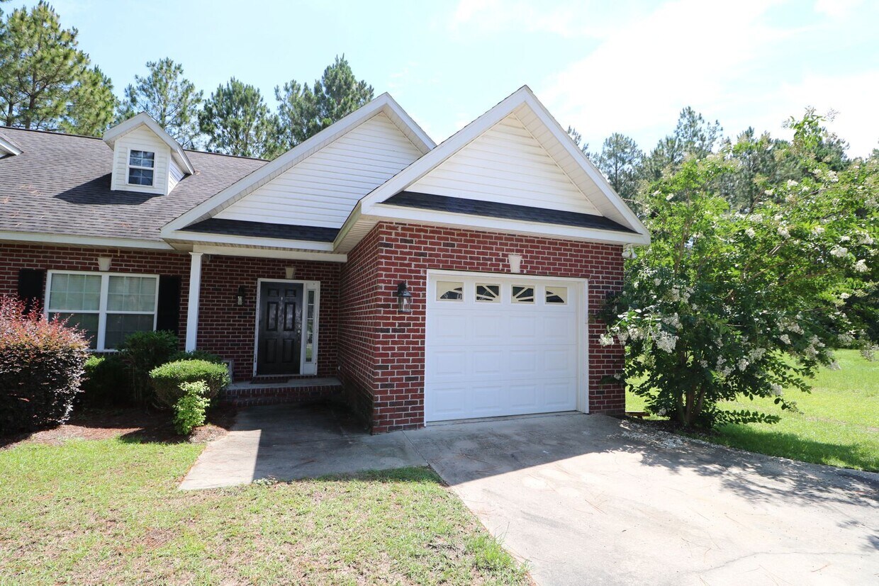 Foto principal - 1125A Southbend Drive