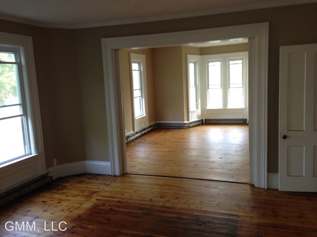 Building Photo - 2 br, 1 bath Apartment - 154 Main Street