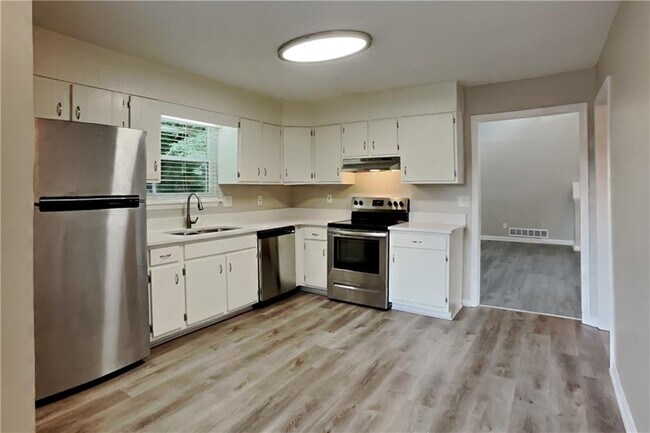Building Photo - 3013 Alberta Dr