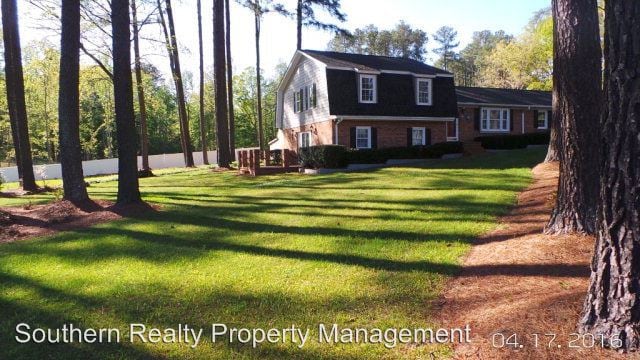 Building Photo - 1213 Clearwater Dr