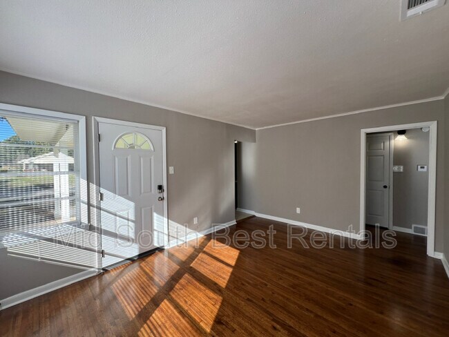 Foto del edificio - 4796 Helene Rd