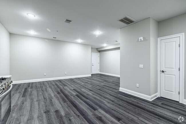 2 habitaciones, 1 baño - 903 pies cuadrados - Sala de estar - 941-945 Main St