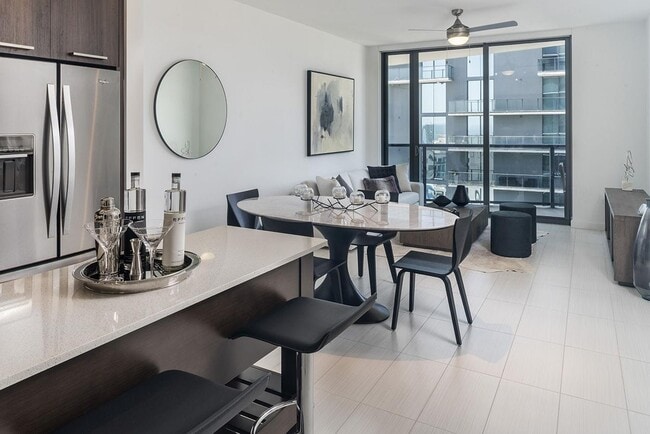 Building Photo - Solitair Brickell Apartments