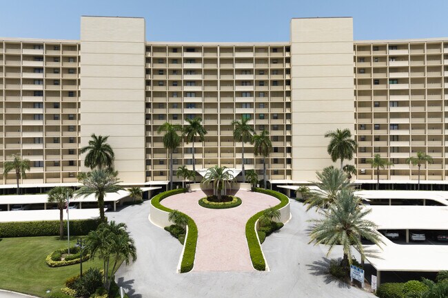 Building Photo - 132 Lakeshore Dr