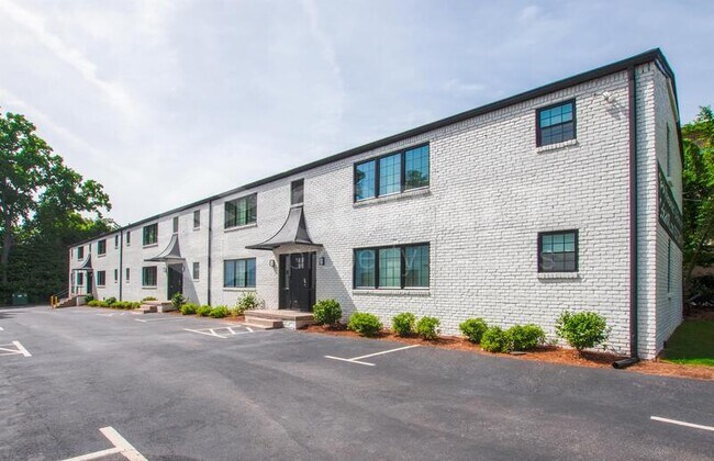 Foto del edificio - 905 Briarcliff Rd NE