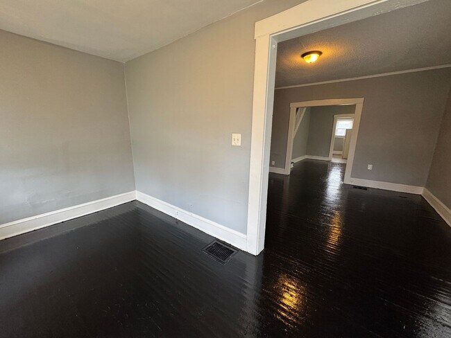 Foto del edificio - 3632-3634 Birchwood Ave