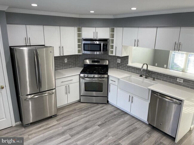 Building Photo - 12279 Granada Way