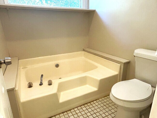 Foto del edificio - 903 Forest Pointe Way