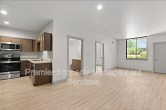 Building Photo - 1127 Alderson Ave