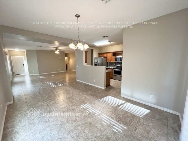 Building Photo - 655 E Renegade Pl