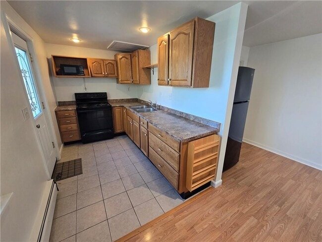 Building Photo - 180 S Main St