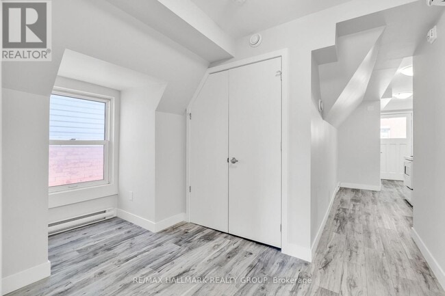 Building Photo - 261 Somerset St. E