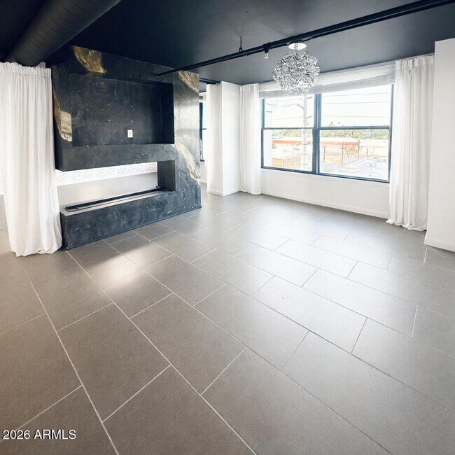 Foto del edificio - 535 W Thomas Rd