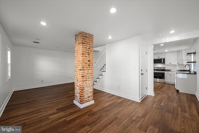 Building Photo - 117 E Monmouth St