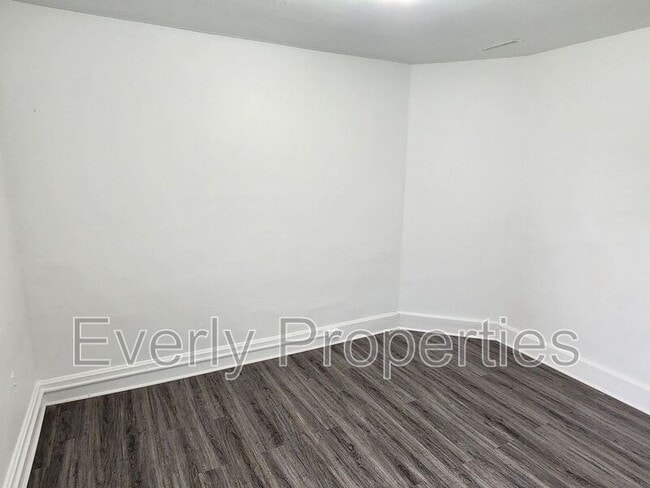 Foto del edificio - 1664 N Wisconsin St