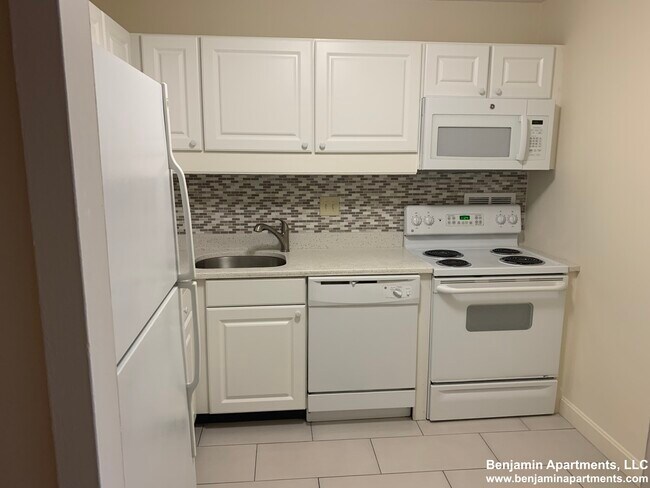 Foto del edificio - 10 Monmouth Ct
