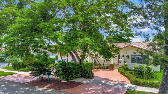 Building Photo - 353 SW 133rd Pl