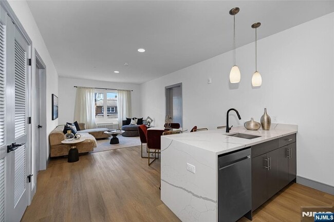 Building Photo - 1435 10th St