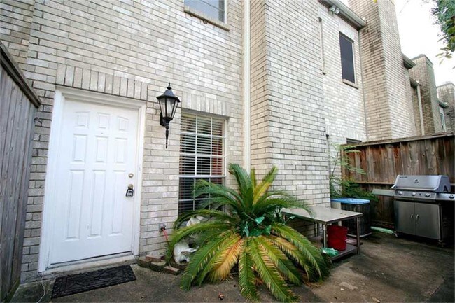 Building Photo - 3780 Tanglewilde St