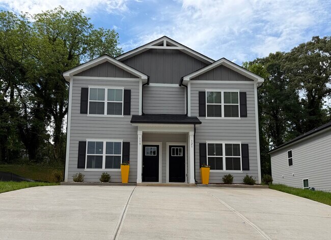 Building Photo - Hickory Duplex 119