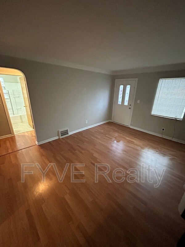 Building Photo - 17813 Grovewood Ave