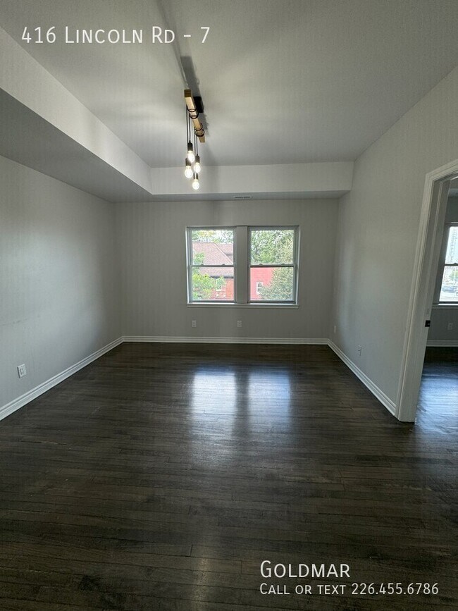 Building Photo - Gorgeous, Spacious Unit in Walkerville