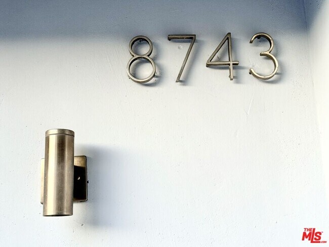 Foto del edificio - 8743 Hollywood Hills Rd