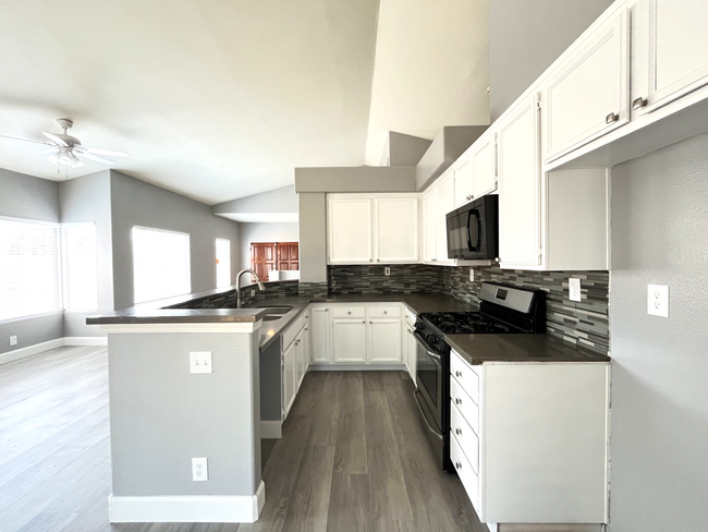 Foto del edificio - 25176 Granville St