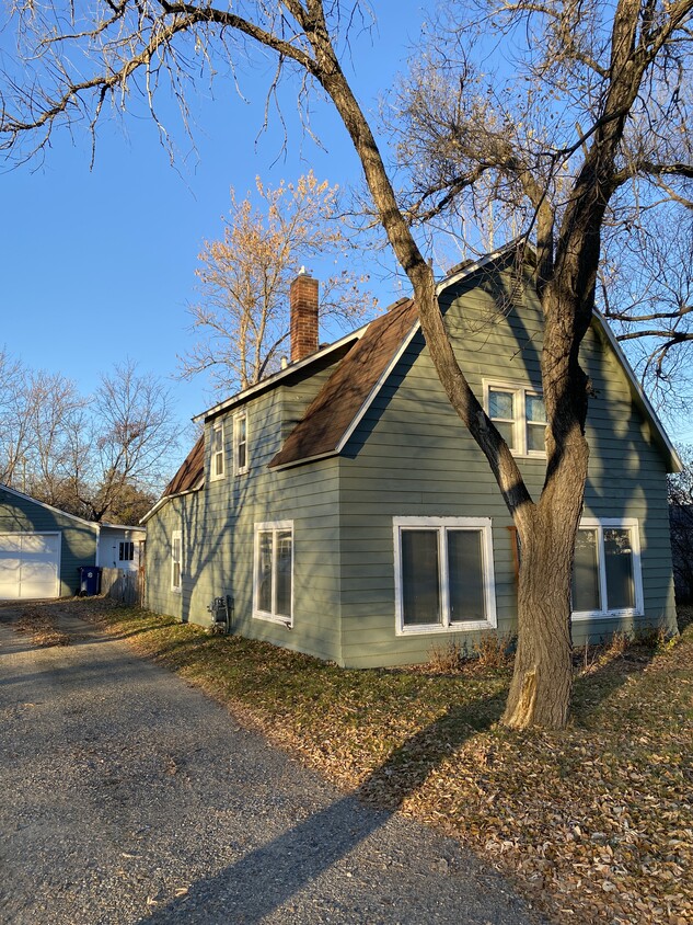 Large driveway - 505 24th St NW