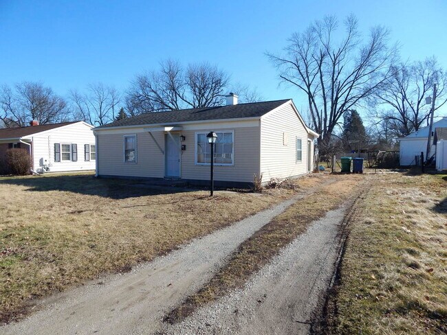 Building Photo - 741 Tomahawk Dr