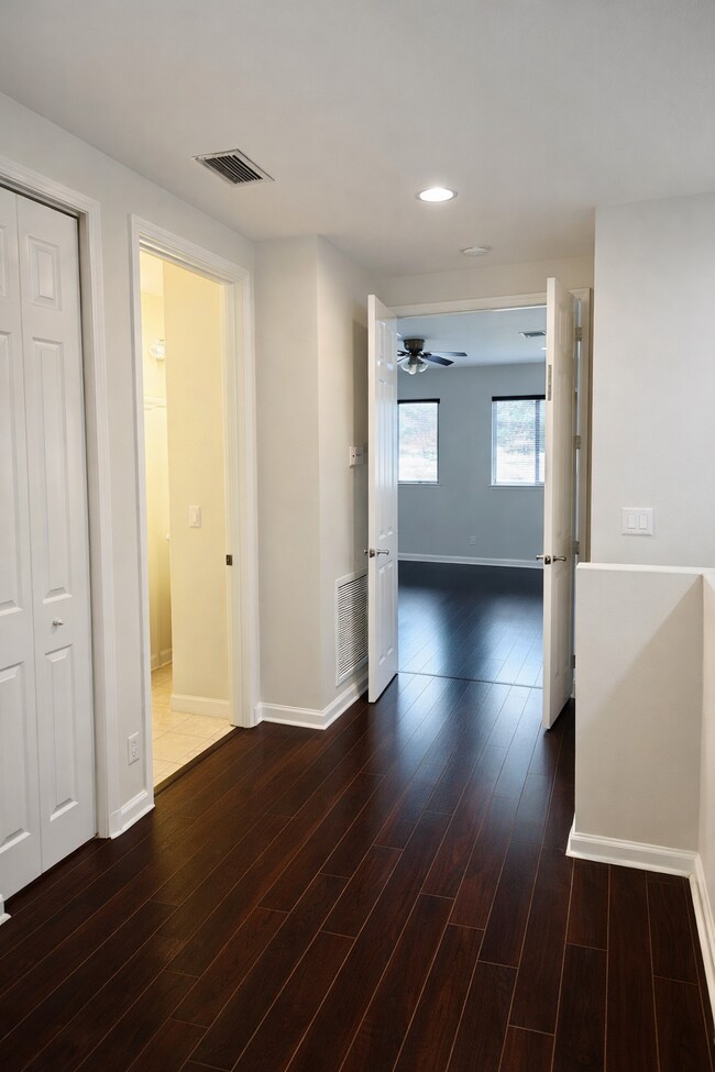 Foto del edificio - 4390 Berkshire Wharf Dr