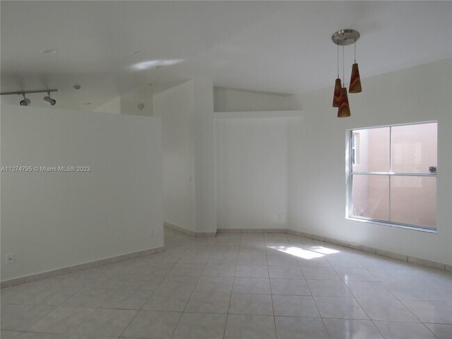 Foto del edificio - 18473 NW 22nd St